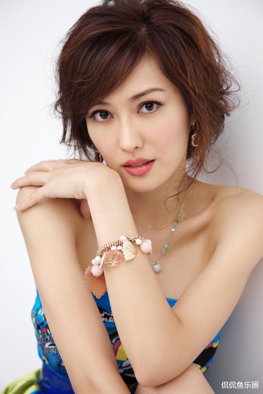 孟广美|53岁孟广美，依旧冷艳迷人身材有型，实在是太有魅力了