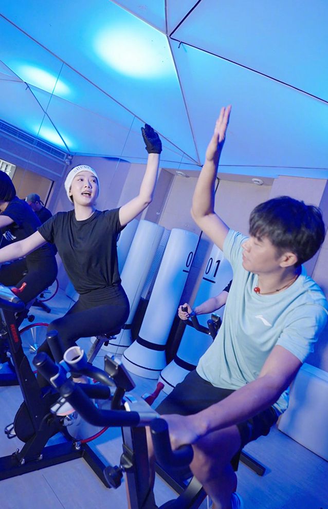 凤凰传奇|凤凰传奇的“清醒”:9次上春晚,五五分账23年,比玖月奇迹高明