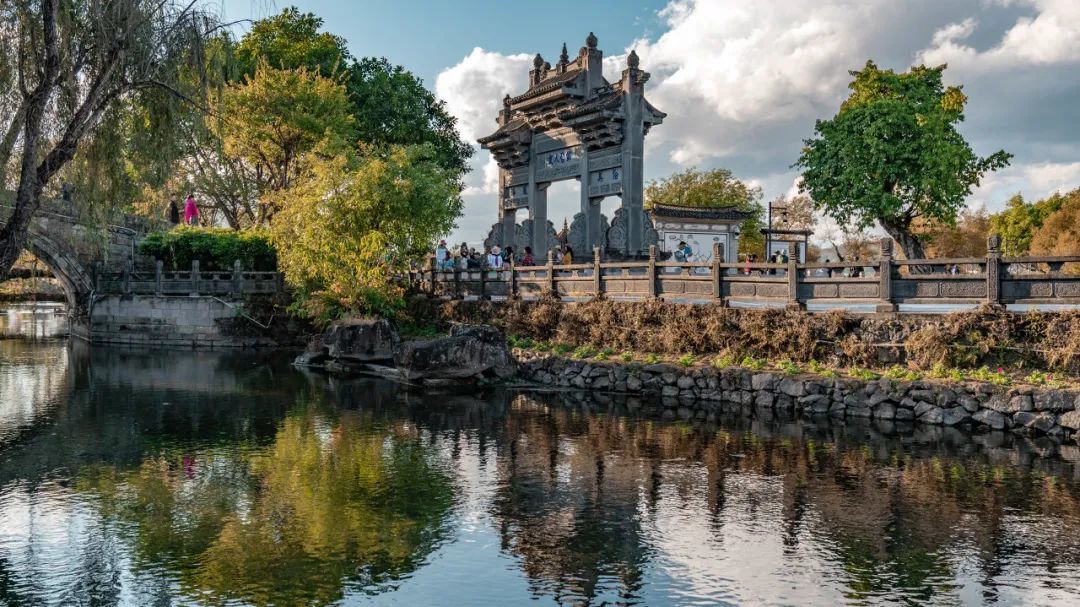 旅行|忘记丽江吧这个被评为“中国第一古镇”的地方，游客仅大理的一半