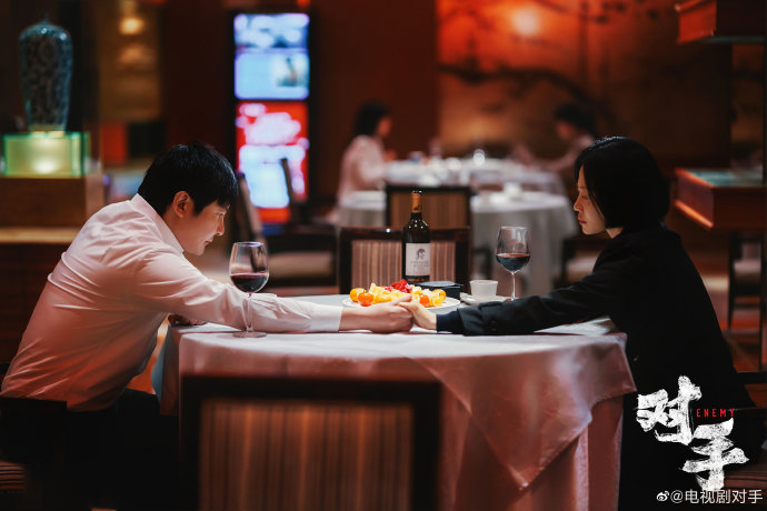 史密斯夫妇|年末爆款，《对手》没有对手，郭京飞谭卓演绎贫穷版史密斯夫妇！