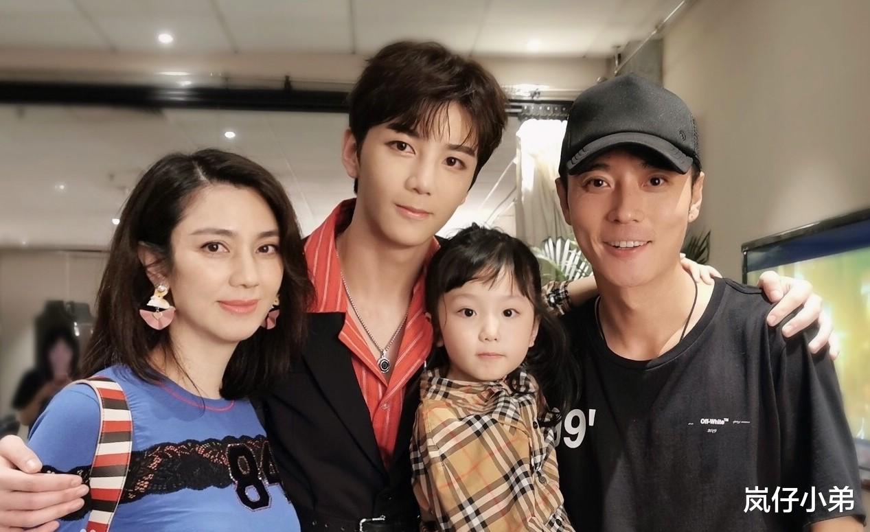 明星夫妻|最惨限定男团本月解散，无人问津，知名明星夫妻儿子也是其中成员！