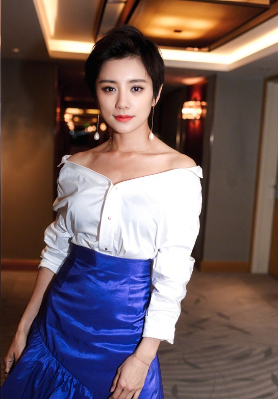 伊一|伊一近照，不愧是浙江台的一姐，私下里也是气场全开，漂亮又可爱