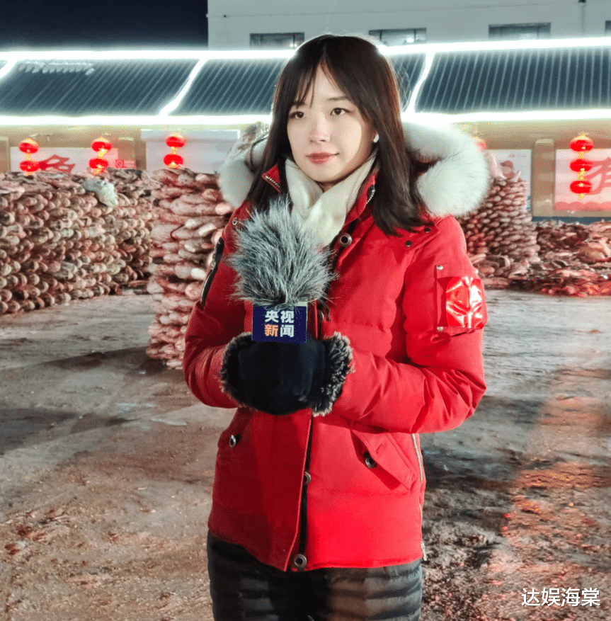 王冰冰|顶流蔡徐坤碰上央视王冰冰，“照妖镜”下，这颜值确定差8岁？