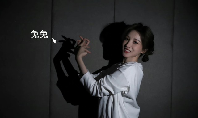 陈小纭|陈小纭分享回家日常，有姥姥家后院的李子葡萄，还有一双可爱的外甥外甥女