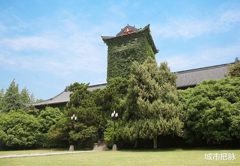 范丞丞|南京大学：对不起，张一山范丞丞关晓彤，我的学生只围观袁隆平