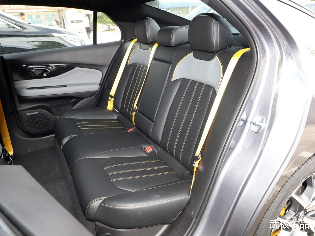 广汽传祺|国产又一“猛将”,预售才9.98万起,颜值不输名爵6,搭钜浪1.5T