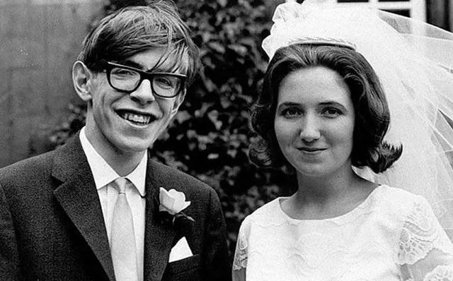 霍金 霍金到底发现了什么?为何一直劝告人类离开地球?预言要成真?