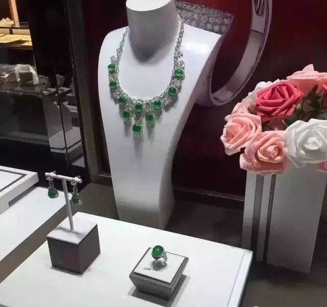 翡翠|翡翠珠宝是怎么镶嵌上去的？