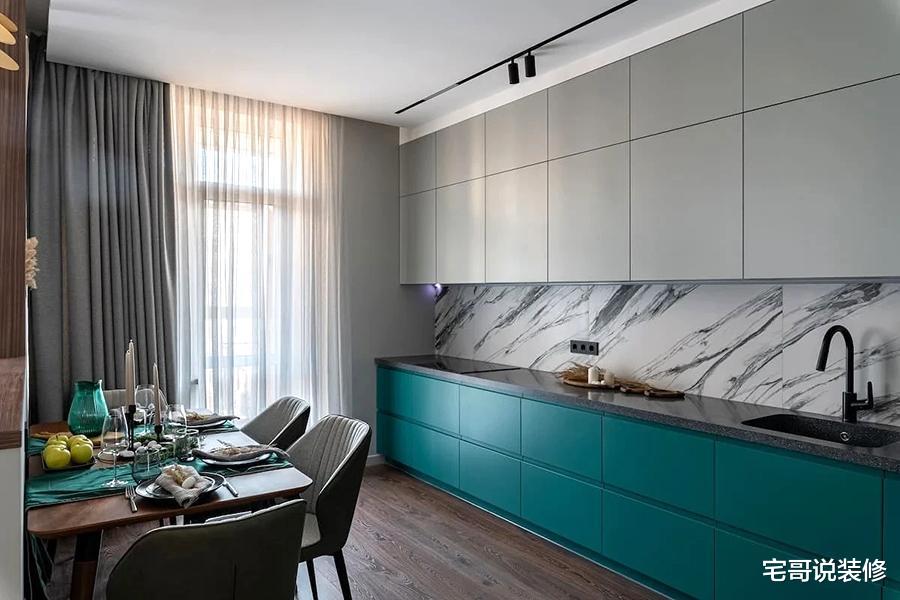 30岁中年夫妻的幸福生活：住61㎡小家，室内配色大胆又高级，羡慕