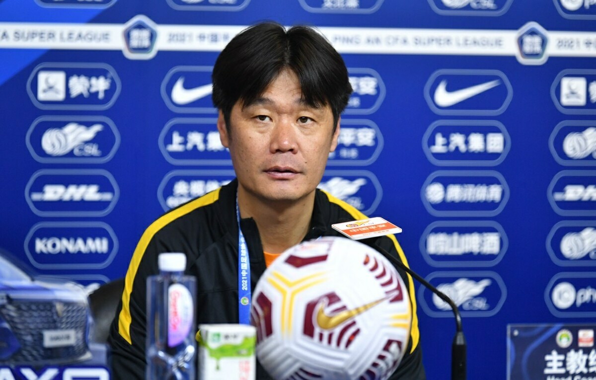 国足|鲁能两位新星熬出头了，未来有望被李霄鹏重用，进入国足挑大梁