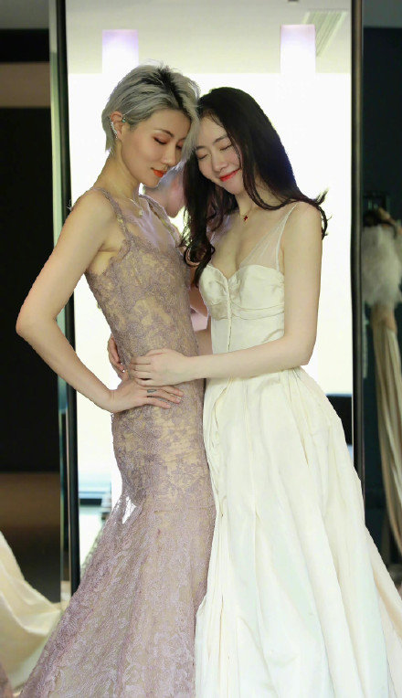 Angelababy|霍尊宣布退圈并强调没有出轨，暗示陈露被闺蜜带坏，有敲诈的嫌疑