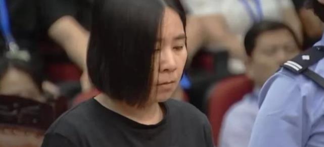 MARRY|庭审上的莫焕晶是假的?党律师曾怀疑被调包,却无法出面辟谣