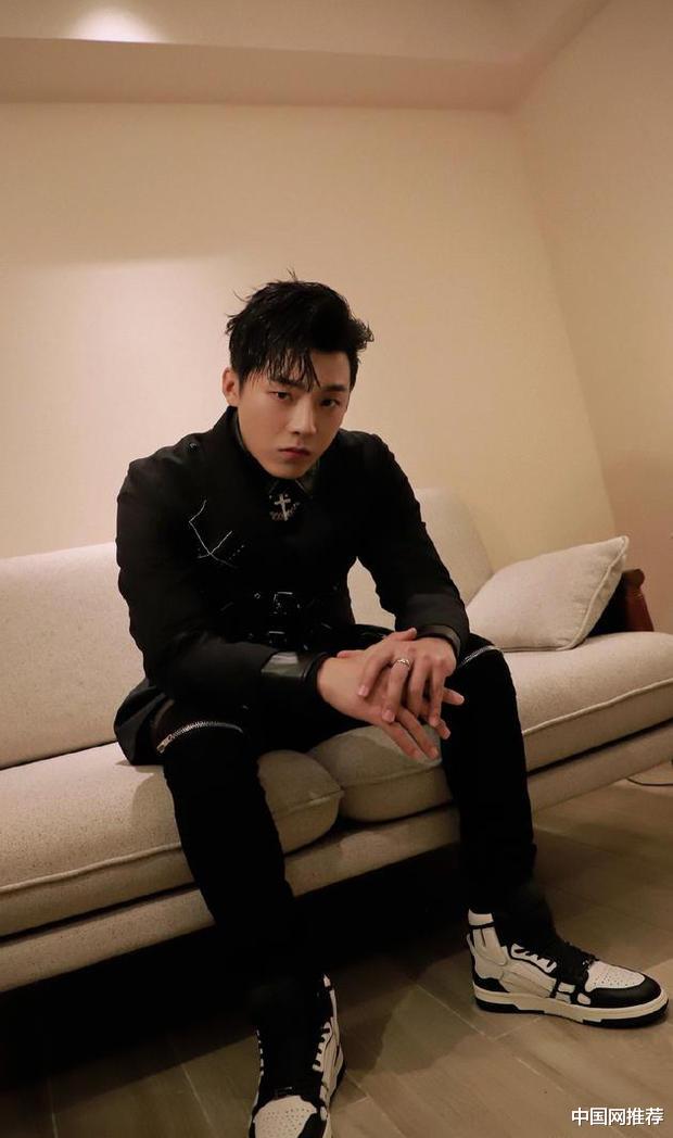 中国网推荐 高嘉朗官宣恋情,在参加创造营期间竟就已经有女朋友