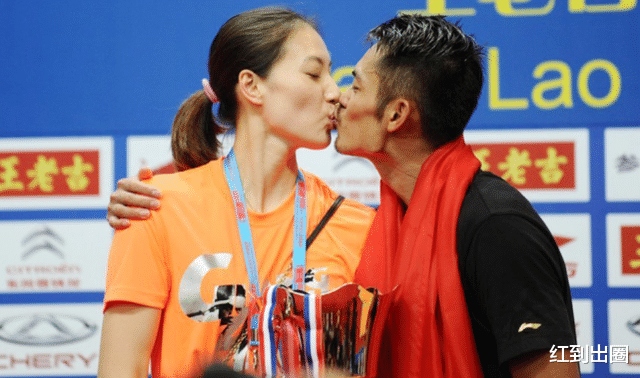 谢杏芳|谢杏芳国庆节带父母旅游，晒美照大长腿抢镜，老公林丹又不在身边