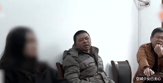 母亲车祸去世家里乱了套,女儿夺权霸占赔偿款,父亲却急着要续弦