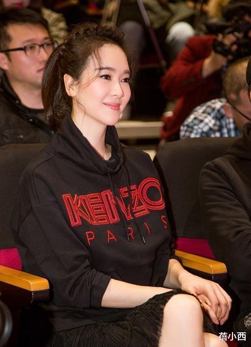 发型|左小青的身材顶呱呱，“真空”穿西装裙配妹妹头，宛如女团尤物