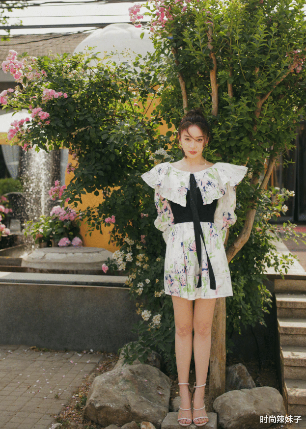 |袁姗姗“米奇”发型火了，太阳花炫腹装秀蛮腰，俏皮减龄大秀马甲线