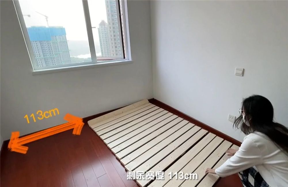 姑娘改造2米宽卧室,将巴掌大的小空间重新设计,变成少女风小窝