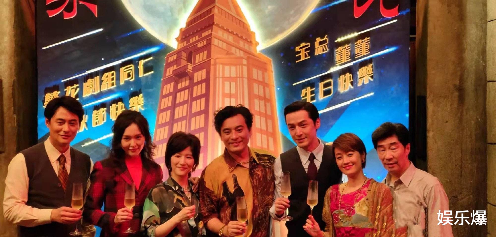 武侠剧|《繁花》主演大合照曝光，胡歌状态获称赞，papi酱成最大惊喜