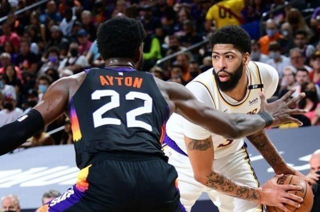 湖人队|NBA季后赛第6场——太阳光芒刺目，老詹力挽狂澜，湖人绝境暴击