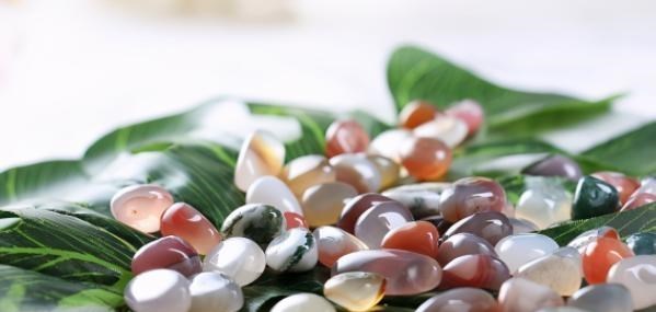 钻石 世界上有种石头，又软又能治病，经常被人当作食物，不少人都吃过