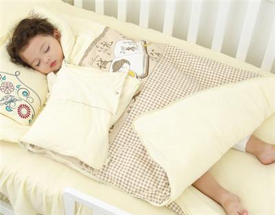 全能辣妈plus|天气渐凉，孩子睡觉时注意“3不睡”，让娃舒适少生病