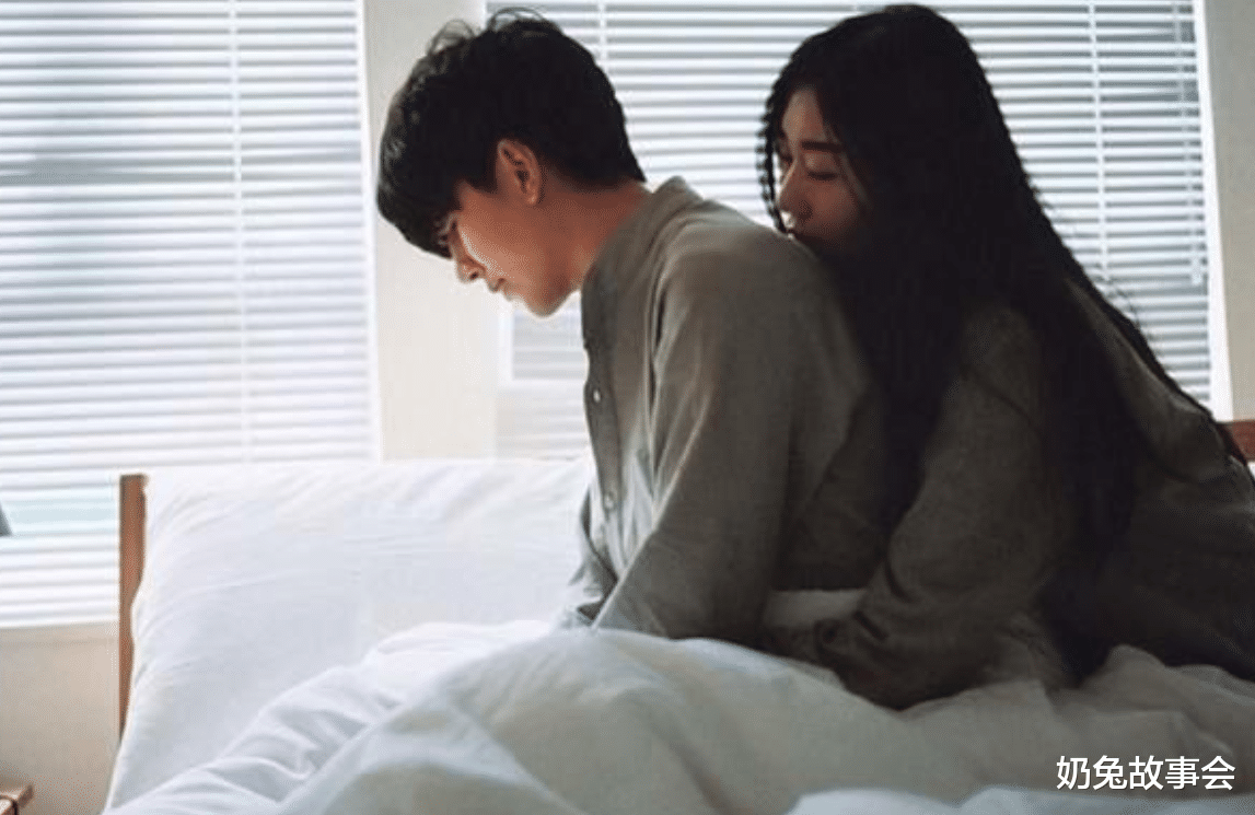 奶兔故事会|女人结婚之前去见男友母亲，准婆婆跪在地上请求：和我儿子分手吧