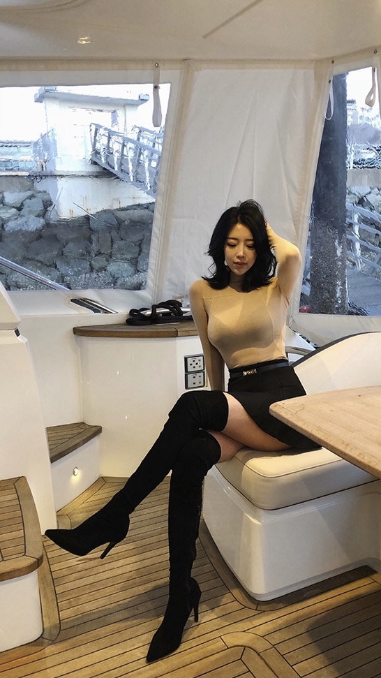 小姐姐|身材很好的长腿小姐姐，爱了爱了！