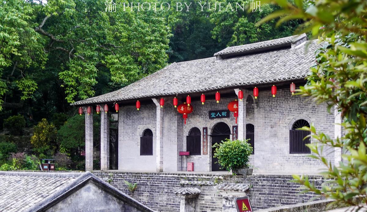 整天都在想足球的事 广西玉林发现一座400亩豪宅，主人身高1.57米，却娶了8个老婆