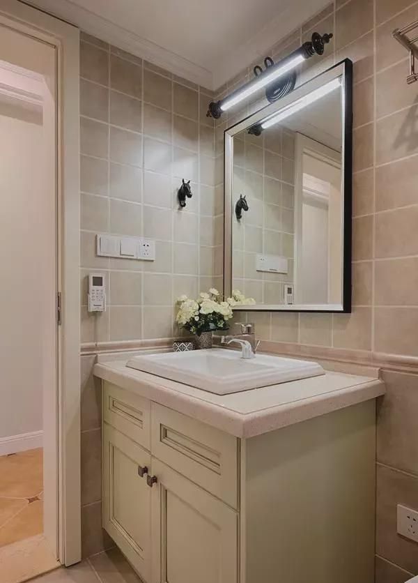 家里新装修，超级大，超级漂亮！宝宝一看到他的房间，兴奋极了！