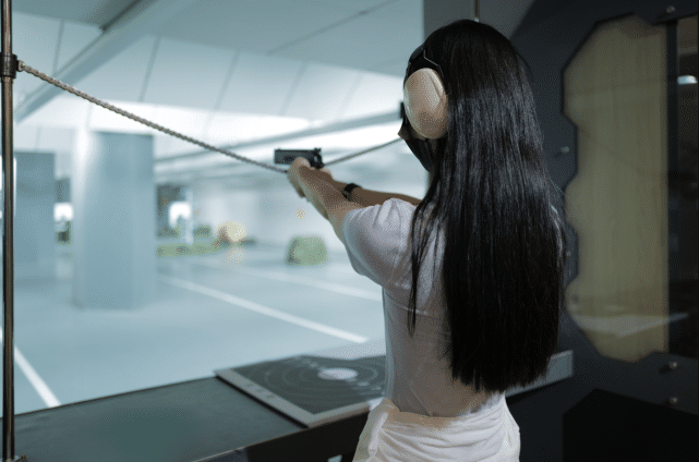 赵丽颖|赵丽颖端午晒九宫格宠粉，穿淡黄长裙出镜，长发飘飘甜味浓