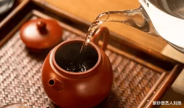 |新的紫砂壶，宜兴人是这样开壶的！
