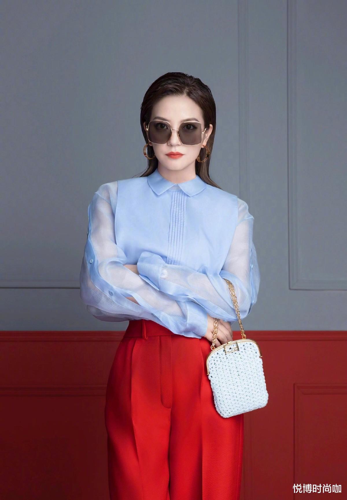 套裙|赵薇贵妇造型太高级，红色套裙穿出女王范，职场风鲜明很“阔太”