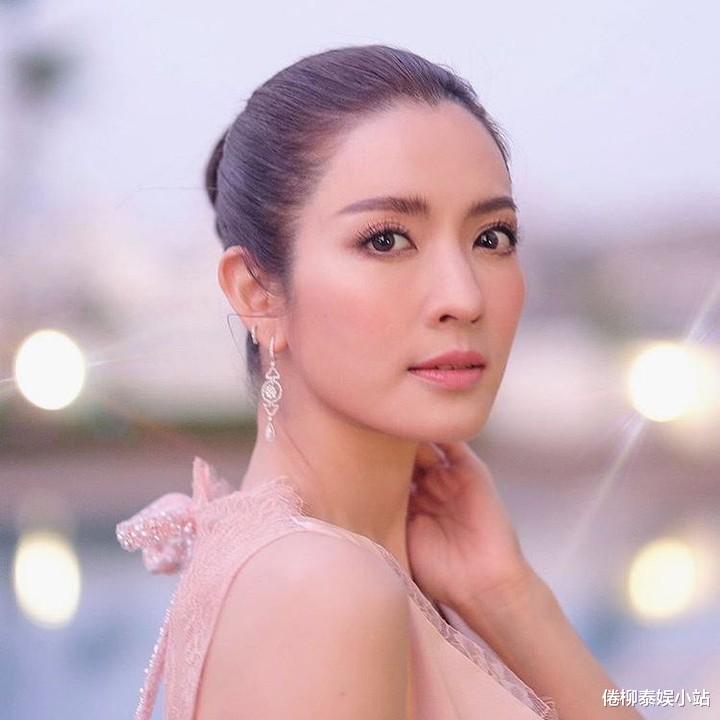 吴亦凡|明星真的不好当，新闻主播公开洒泪，泰星Aff、Mark评论翻车