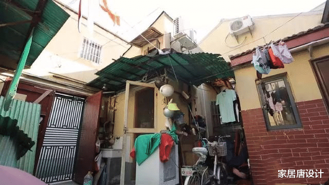 四口之家住在11平的空间,走路都能碰到人,这种房该怎么居住?