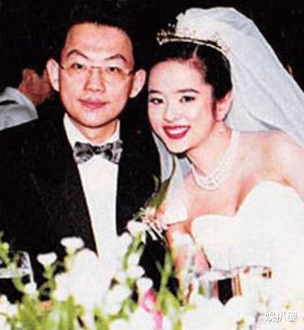 肖战|叶蕴仪被前夫曝“性索无度”，成全港笑料，豪门公公：要多少钱我给你