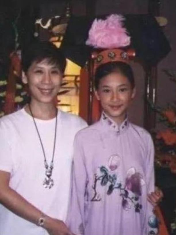 应采儿|2004年，应采儿被捕入狱的隐秘往事，和她与张柏芝陈小春间的纠葛