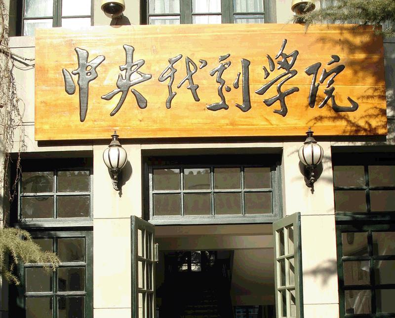 章子怡|“国际章”章子怡的火辣上位史，和垂涎过她美色的大佬们