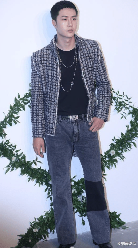 王一博|王一博活动照遭群嘲？身材臃肿像壮汉，颜值坍塌被指土肥圆？