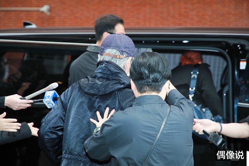 周星驰|吴孟达葬礼周星驰第一个到场，逗留9分钟，花篮的细节打脸网友