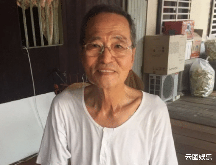 闫妮|一路走好！74岁老戏骨出殡，家人遵循遗愿，火化后将骨灰撒进大海