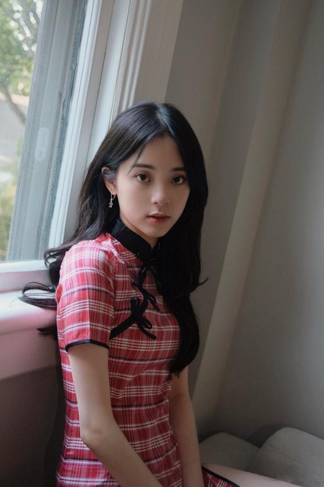 旗袍公馆|欧阳娜娜私下也很懂打扮,穿改良旗袍温婉娴静,美成邻家女