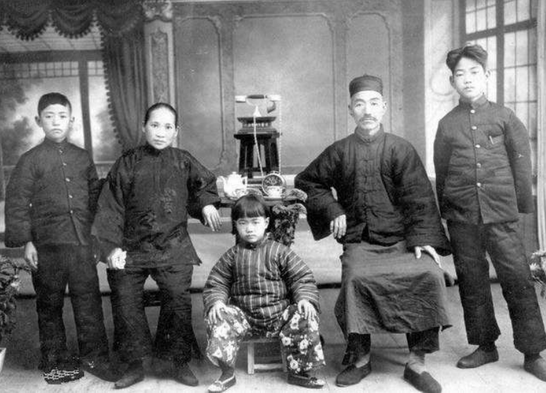 张译|张艺谋：支持女儿离婚，回来吧爸爸养你，不能让女儿受委屈