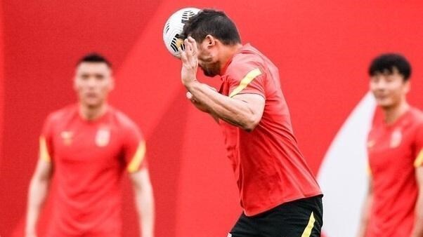 阿兰|明天公开孤立阿兰？无视后者绝佳跑位，让阿兰白白错失必进球机会