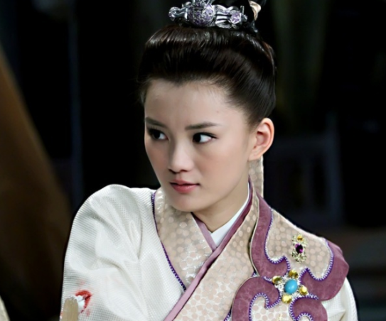 黄圣依|她被称为最丑女主，黄圣依为她做配角，靠老爸砸钱演上女主角