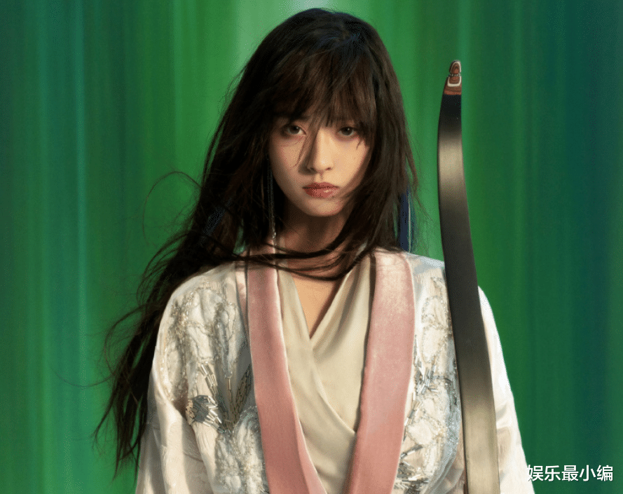 沈月|本以为沈月减肥成功，看见她生图下的腿后，才懂工作室修图有多牛