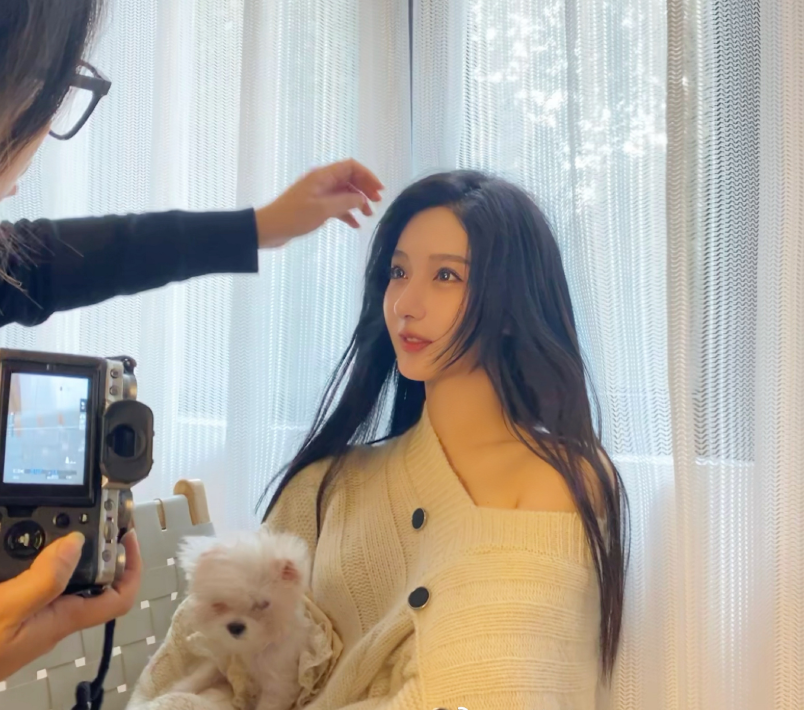 都美竹|都美竹再次变脸?被闺蜜吐槽模仿小怡同学,旧照对比太明显