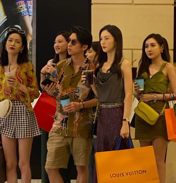 张艺兴|网友长沙偶遇张艺兴？本人被赞又高又帅，造型呆萌可爱显乖巧