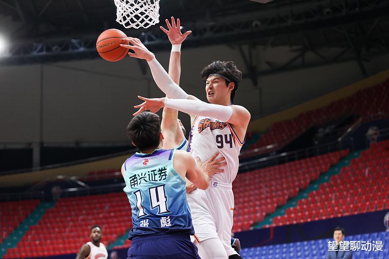 湖人队|有点亏啊！湖人深夜正式官宣7+大交易