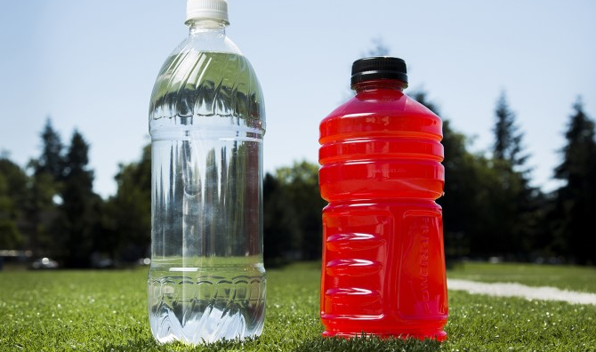 肝脏|多名院士联合声明：“1水”比烟酒还伤肝，不想肝脏衰竭，趁早“戒掉”